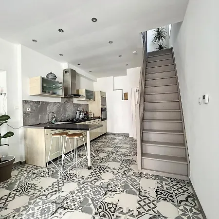 Apartment Maison De Jacuzzi Wiffi A 4km Aeroport *